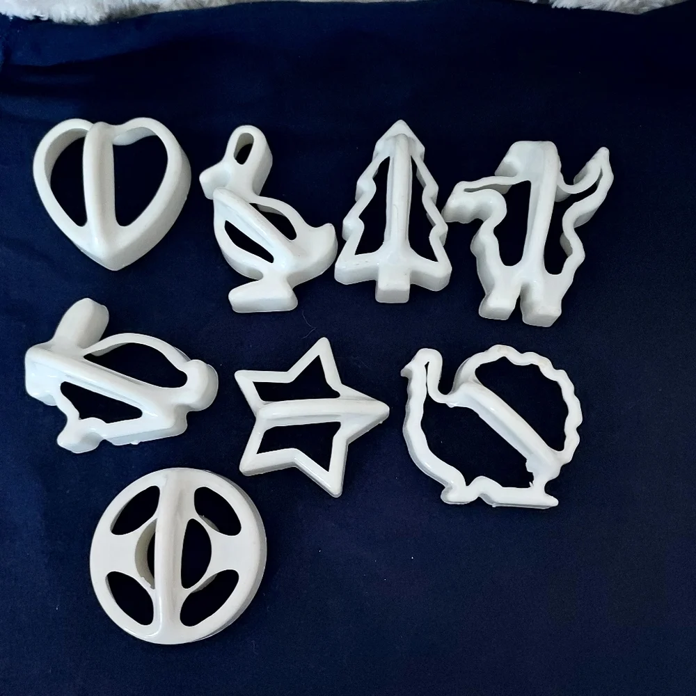 Holiday Themed White Plastic Cookie Cutters With Handles 8 in lot Baking
